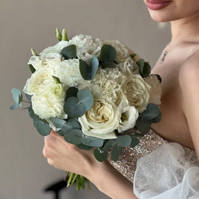 Букет невесты Белоснежный с бутоньеркой купить с доставкой в Казани