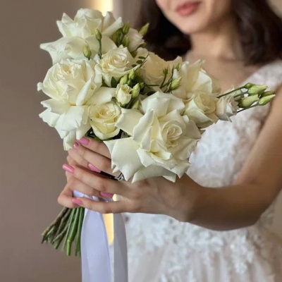 Букет невесты Белый с бутоньеркой купить с доставкой в Казани