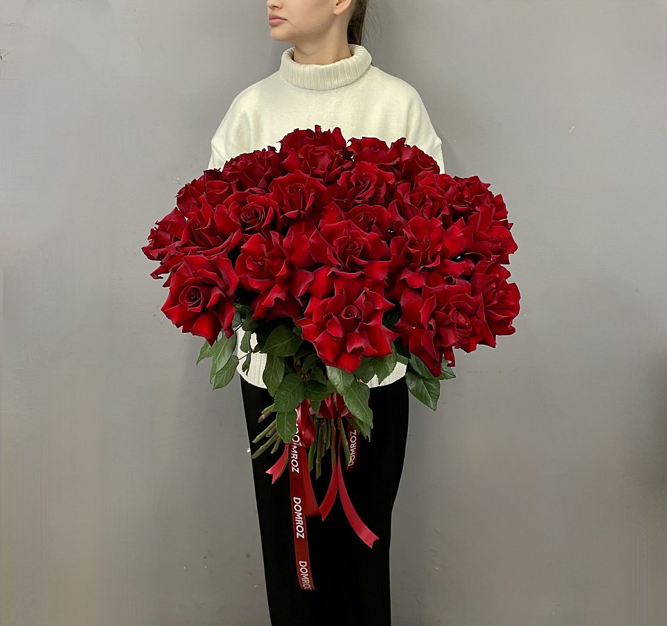 25 красных ажурных роз под ленту