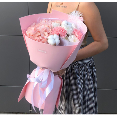 Розовый букет с гортензией