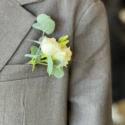 Букет невесты Белый с бутоньеркой купить с доставкой в Казани