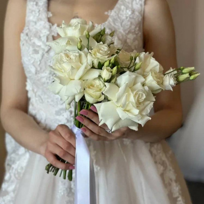 Букет невесты Белый с бутоньеркой купить с доставкой в Казани