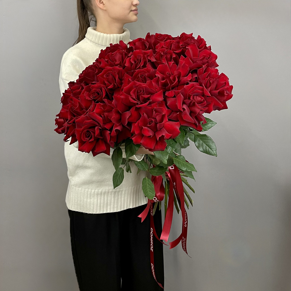 25 красных ажурных роз под ленту